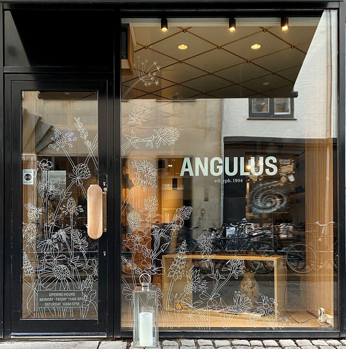 Blomster i vinduet hos Angulus